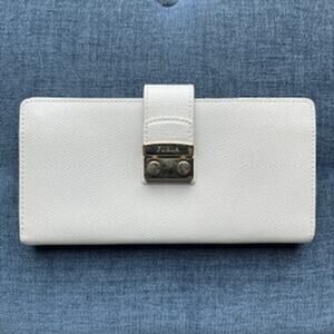 Furla Metropolis Leather Long Wallet Squeeze Lock White